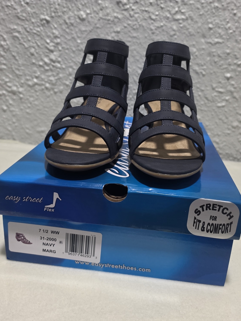 Easy Street Marg Navy Strappy Gladiator Low Block Heel Sandals — Size 7.5 WW(NIB